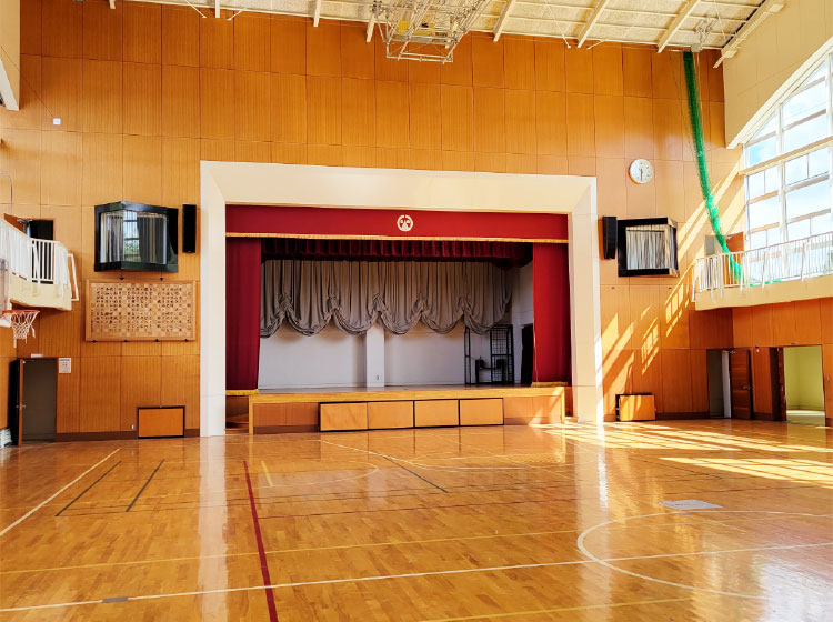 体育館:天候を気にせず身体を動かせる校内施設